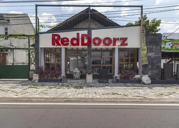 Reddoorz Plus @ Flory Hotel Yogyakarta